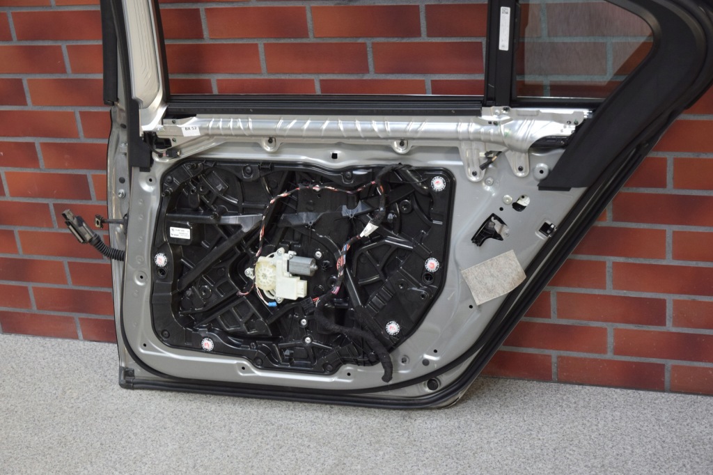 фото №5, Дверь правое задняя задние замок доводчик bmw 7 g12 цвет c28