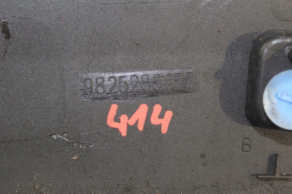 фото №8, Молдинг na крыло правый задняя peugeot 3008 ii 2 cała 9825289077