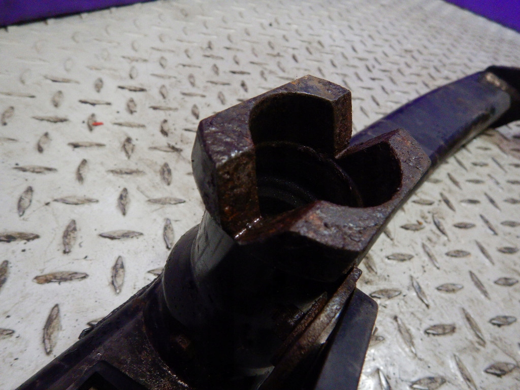 Vw passat b6 универсал фаркоп  буксировочный к przyczep 3c0803880b с Разборки