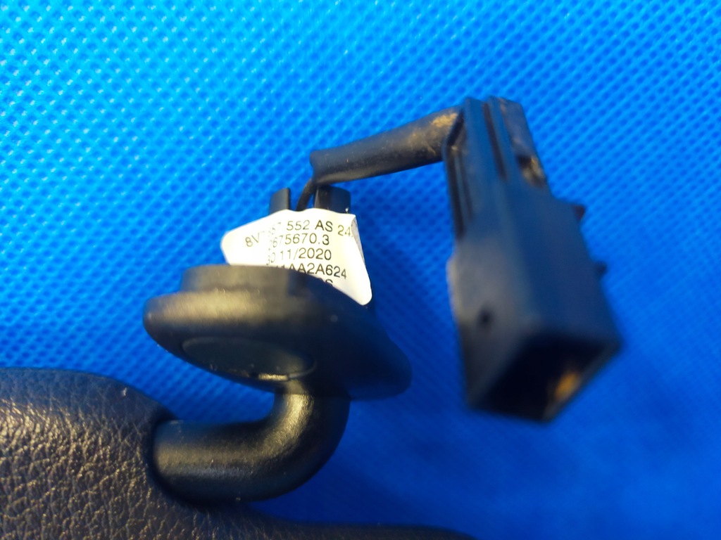 фото №10, Vw t-roc cabrio защита солнцезащитная правая 8v7857552as 2021r