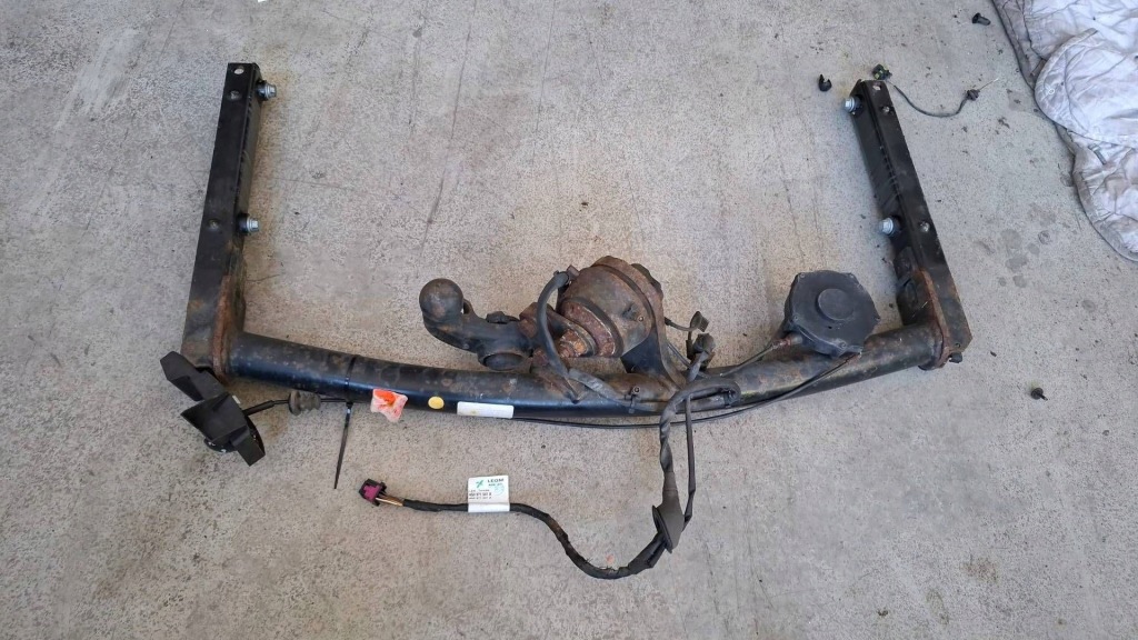 Купити Фаркоп  буксирувальний електричний audi a6 s6 c7 4g 4g0800491d