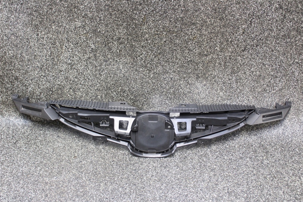 фото №1, Mazda оригінальний номер d01n50712 решітка радіатора решітка радіатора