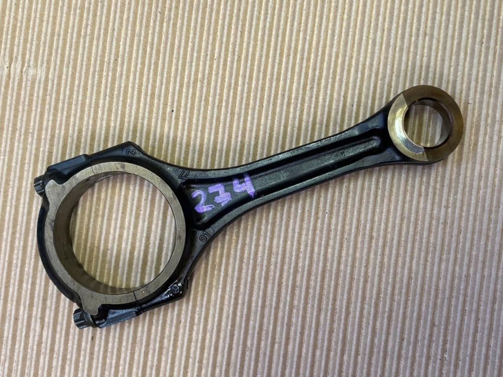 фото №1, Mercedes-benz c w205 2.0 cgi шатун