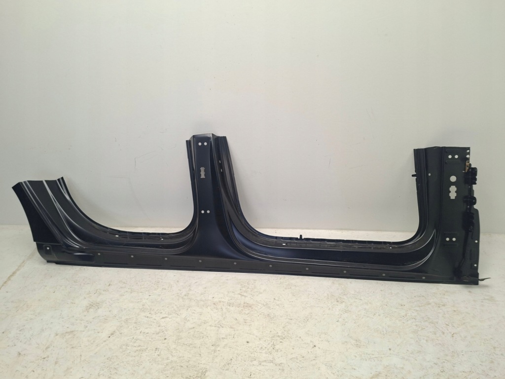 Купить Порог стойку обшивка порог правое audi a6 c8 2018- 4k5809840