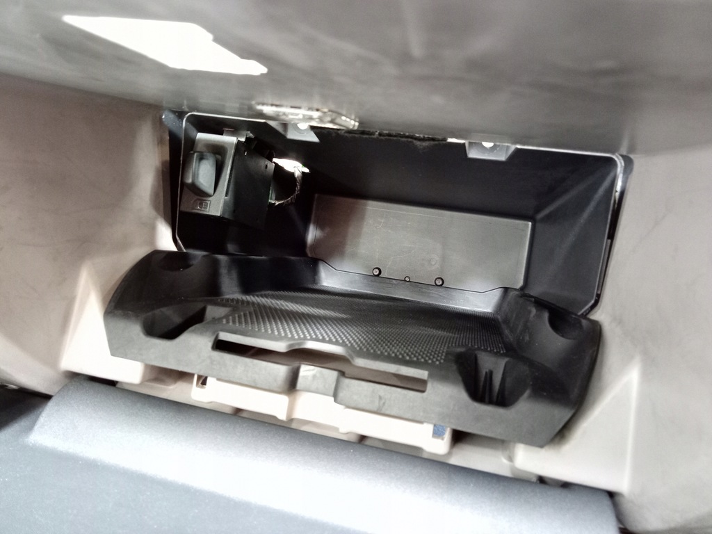 фото №6, Volvo v50 s40 ii бардачок пасажира eu 8626141