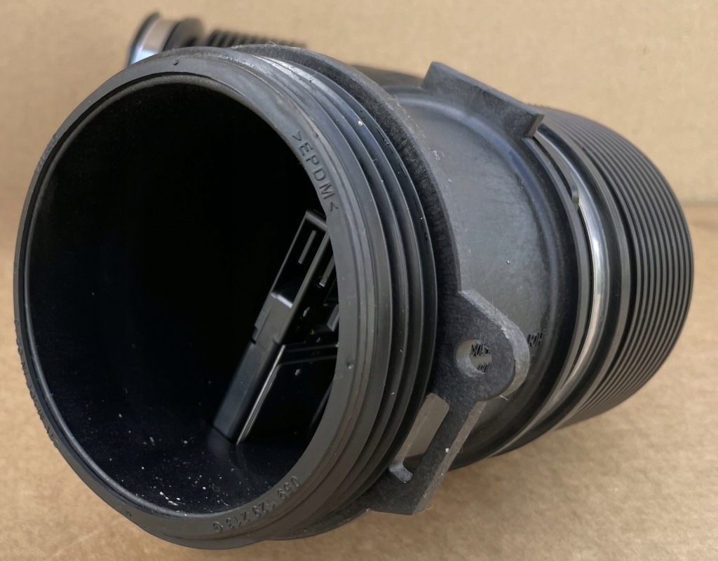 Расходомер труба vw audi 059129616s 059906461s новый оригинал Оригинал