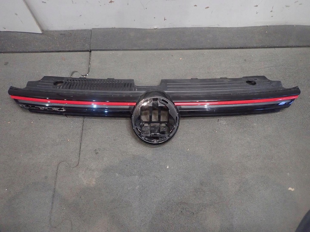 фото №1, Решётка радиатора vw golf viii gti 5h0853653