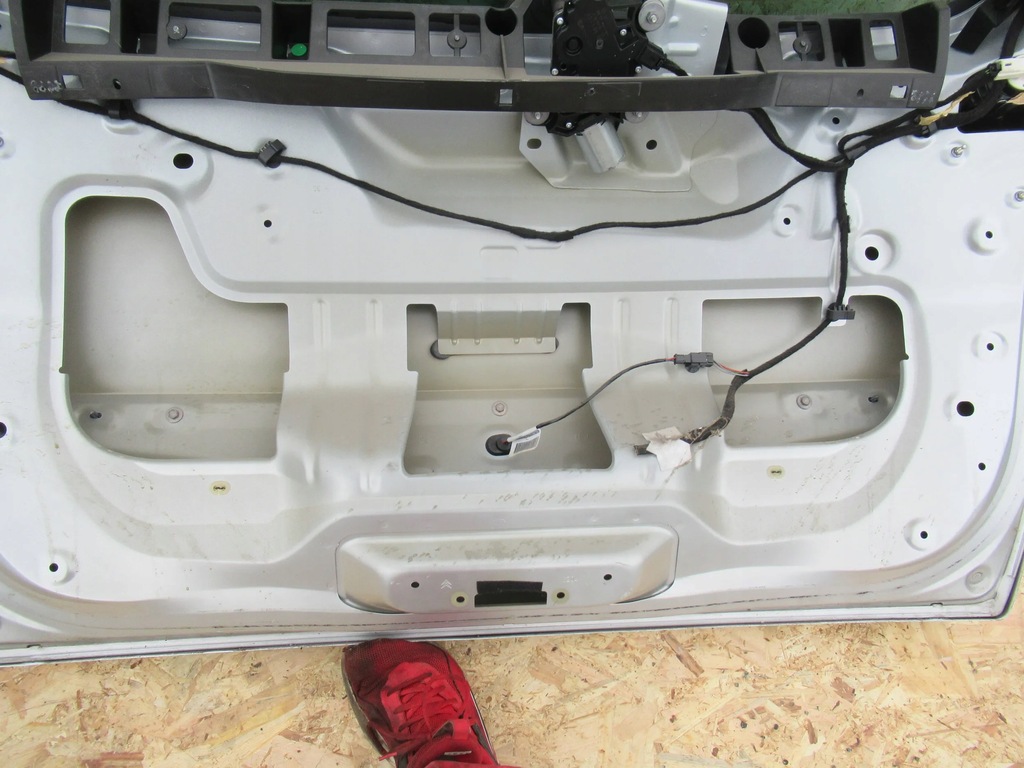 фото №8, Крышка багажника задняя citroen c4 picasso lift 11-