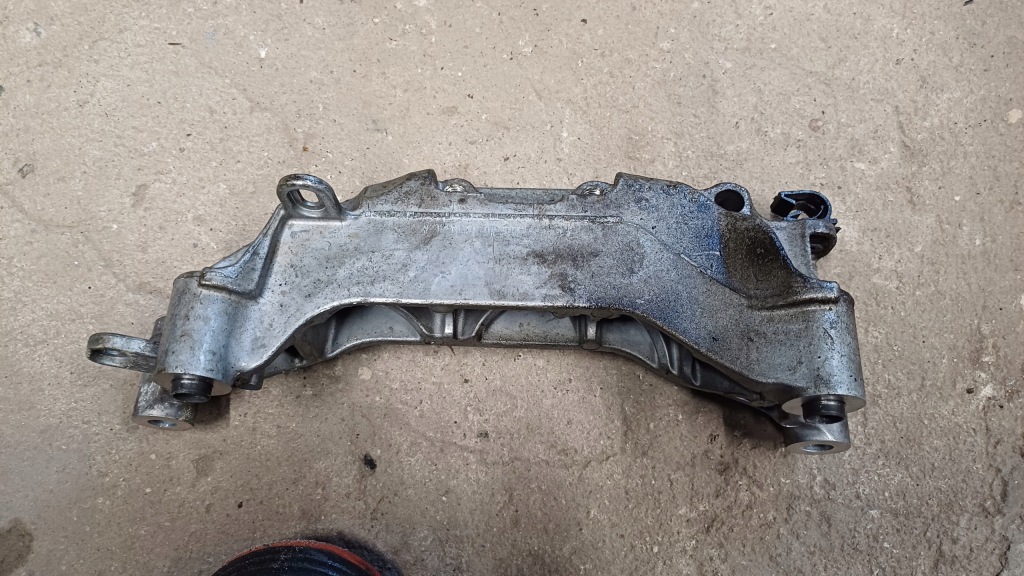 Купити Opel crossland 1.2 b кронштейн двигуна 9674960380