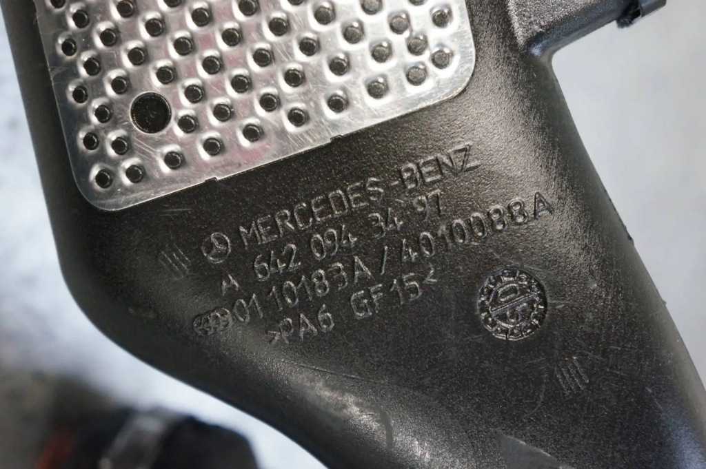 Труба витратомір повітрозабірник повітря mercedes ml gl 3.0cdi a6420943497 w164 в Україні