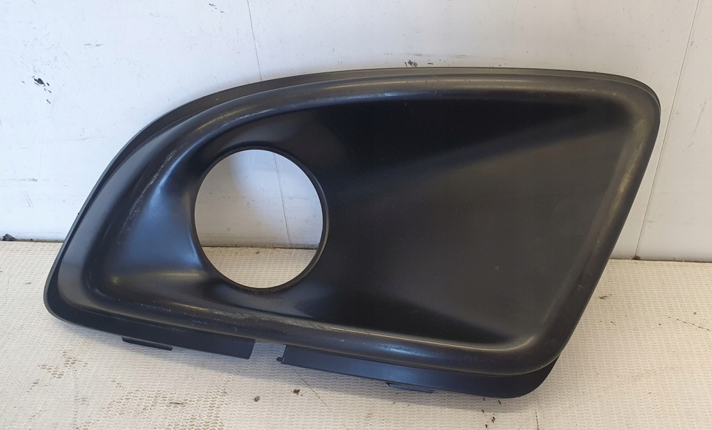 Купить Lancia ypsilon решётка заглушка противотуманной фары правая оригинал