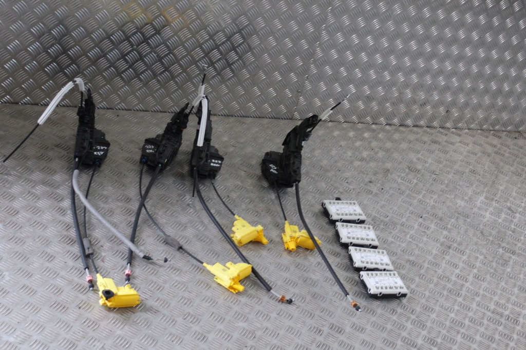 фото №1, Доводчики soft close замки правий лівий двері комплект mercedes s w223