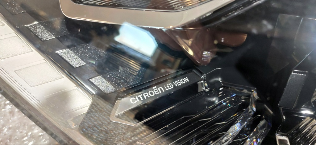 Фонари правый  левая citroen c4 full led с Разборки