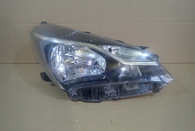 фото №1, Лампа правая toyota yaris iii 3 lift 14-