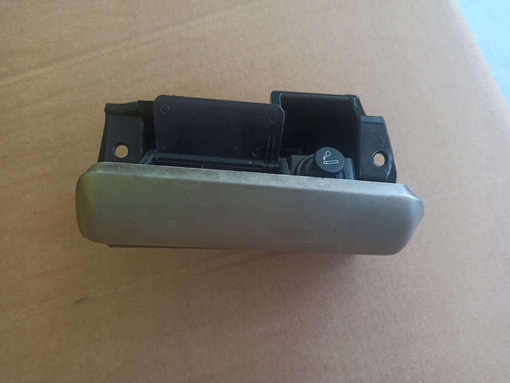 фото №1, Alfa romeo 156 попільничка