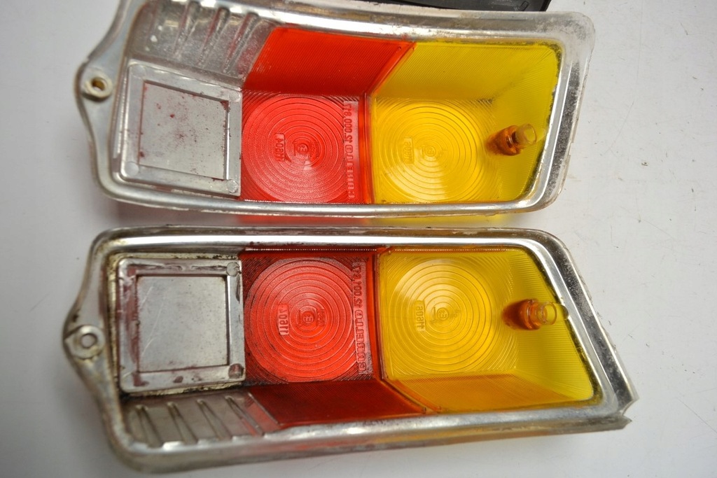 фото №10, Fiat 500 1957-75 лампи задні права + ліва carello