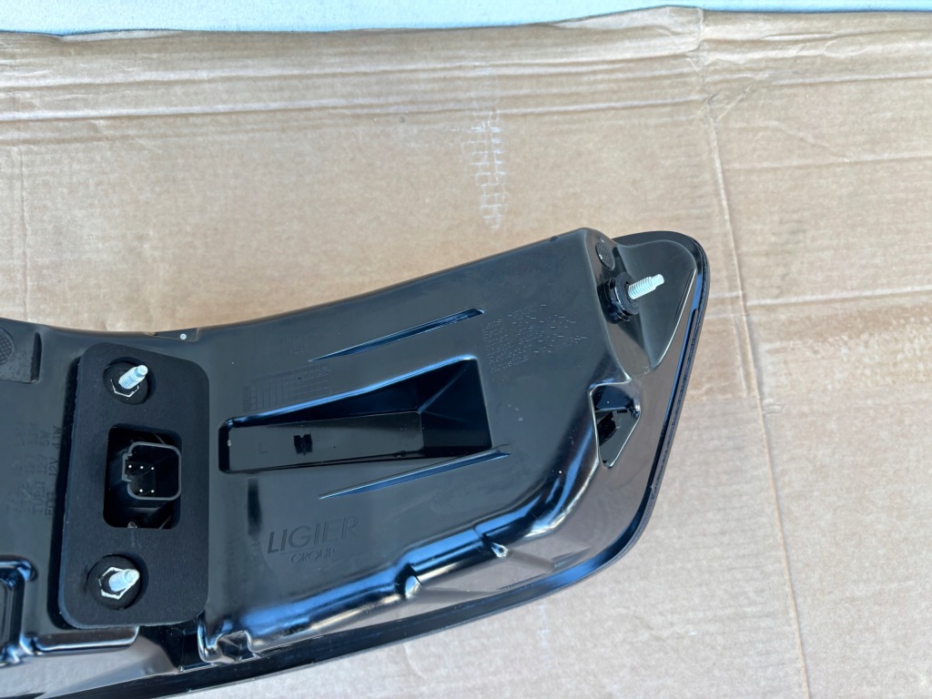 Ligier js60 фара правая  задний оригинал в Украине