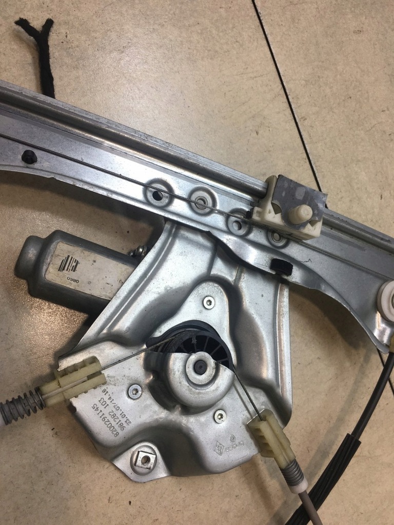 фото №10, Подъемник стекло левый перед clio iii 8200291145