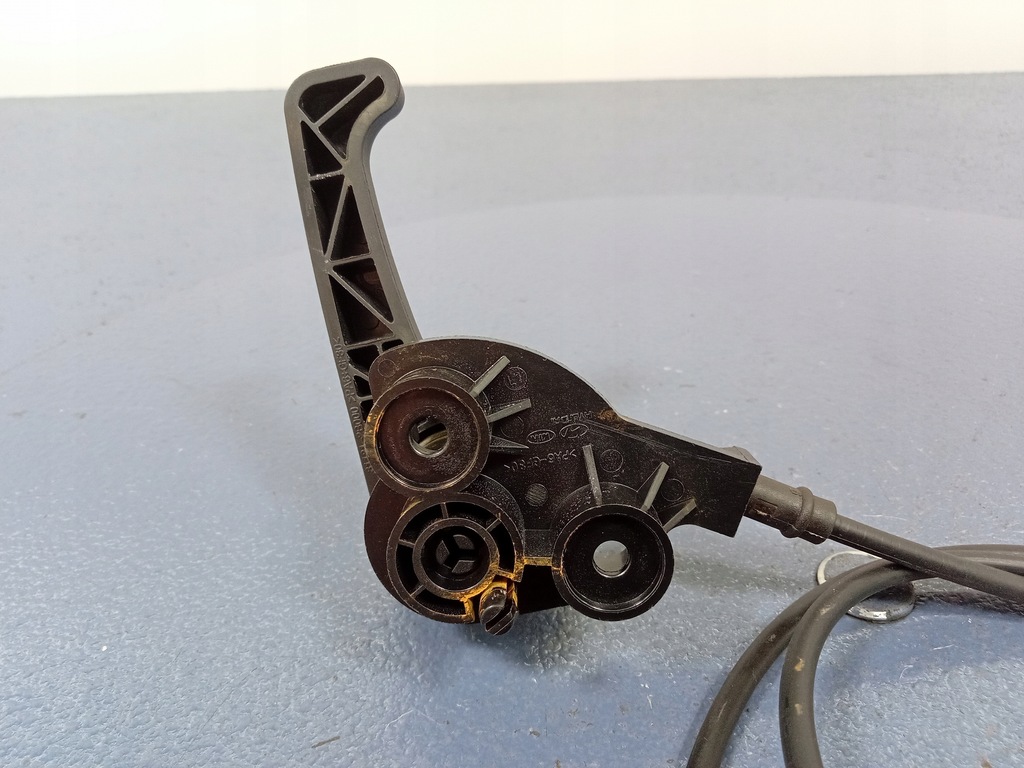 фото №4, Kia ceed iii трос тяга капот крышки ручка