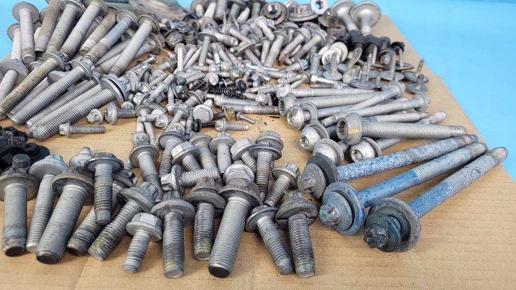 фото №11, Mercedes x247 glb 200 23r болты подвеска кузов салона 9kg