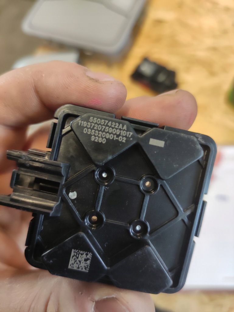 фото №1, Chrysler pacifica 2019 панель лампа потолочный