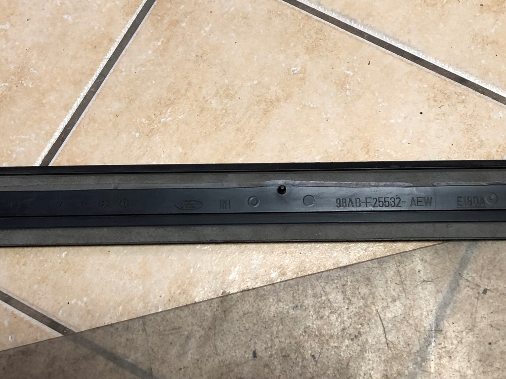 фото №7, Isuzu d-max молдинг уплотнитель левый p 8980042220