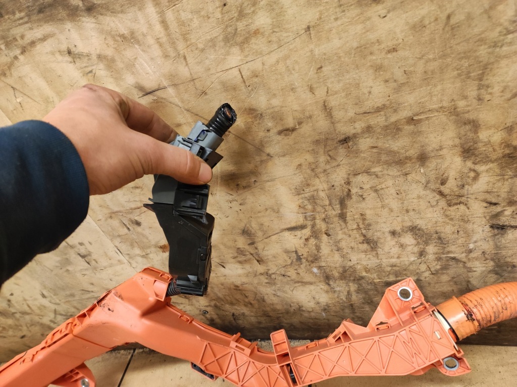 Кабель шланг електропроводка заряджання живильний акумулятора highlander xu70 iv 4 Ціна