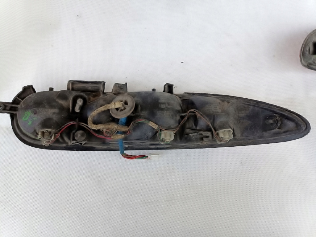 фото №2, Mazda mx3 ліва лампа задня задня оригінальна