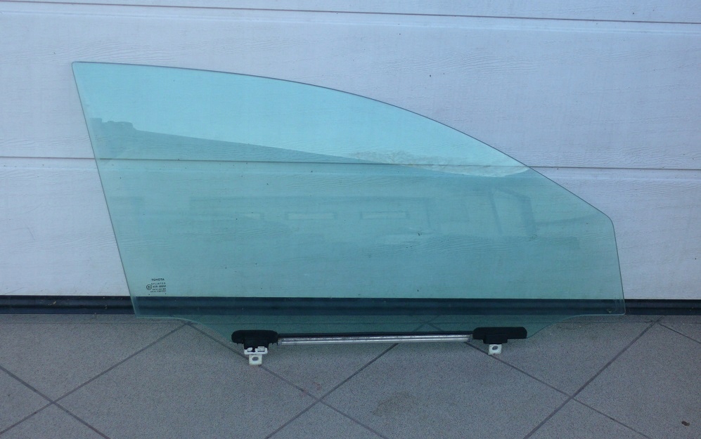 фото №1, Скло бічна двері правий перед toyota avensis ii 2 t25 2007r.