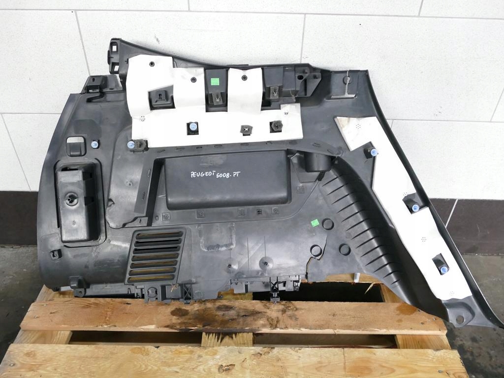 фото №8, Peugeot 5008 обшивка багажника правий задня шторка 11r