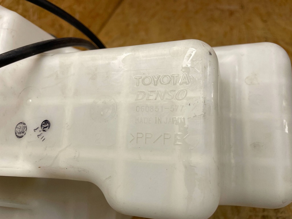 фото №9, Бак жидкость омывателя помпа toyota prius iv 060851-577 2015-