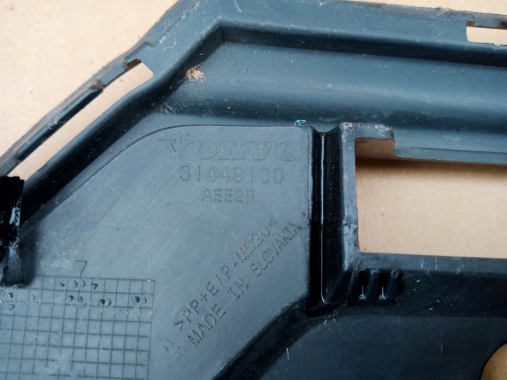 фото №6, Volvo xc60 ii r-design решітка середня бампера перед 31449130