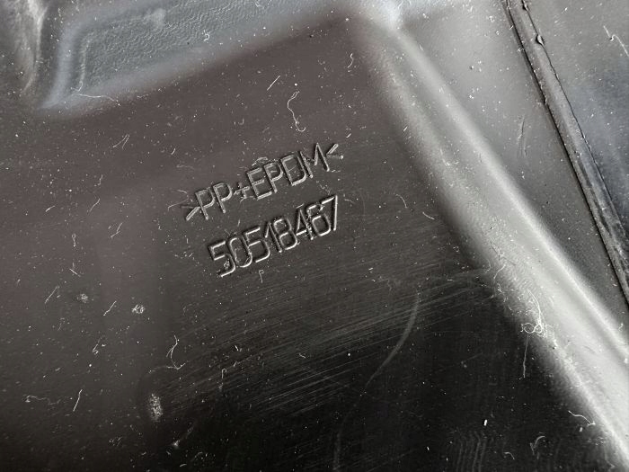 Alfa romeo giulietta захист двигуна 50518467 оригінал Доставка