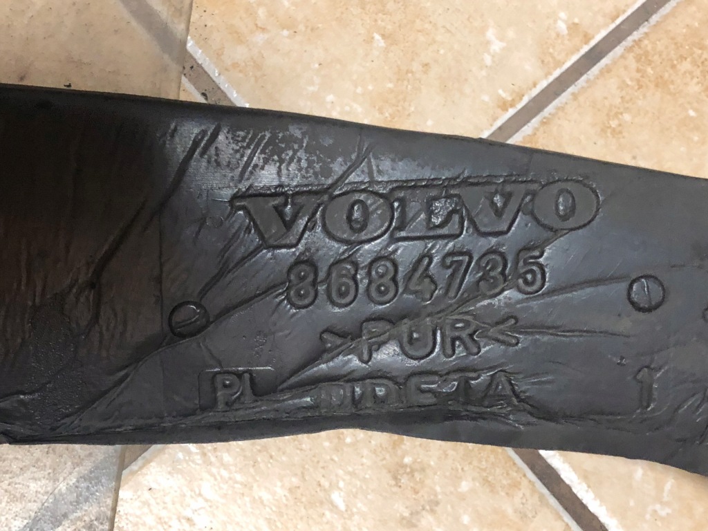 Volvo оригінальний номер 8684736 8684735 шумоізоляція крила v70 Київ