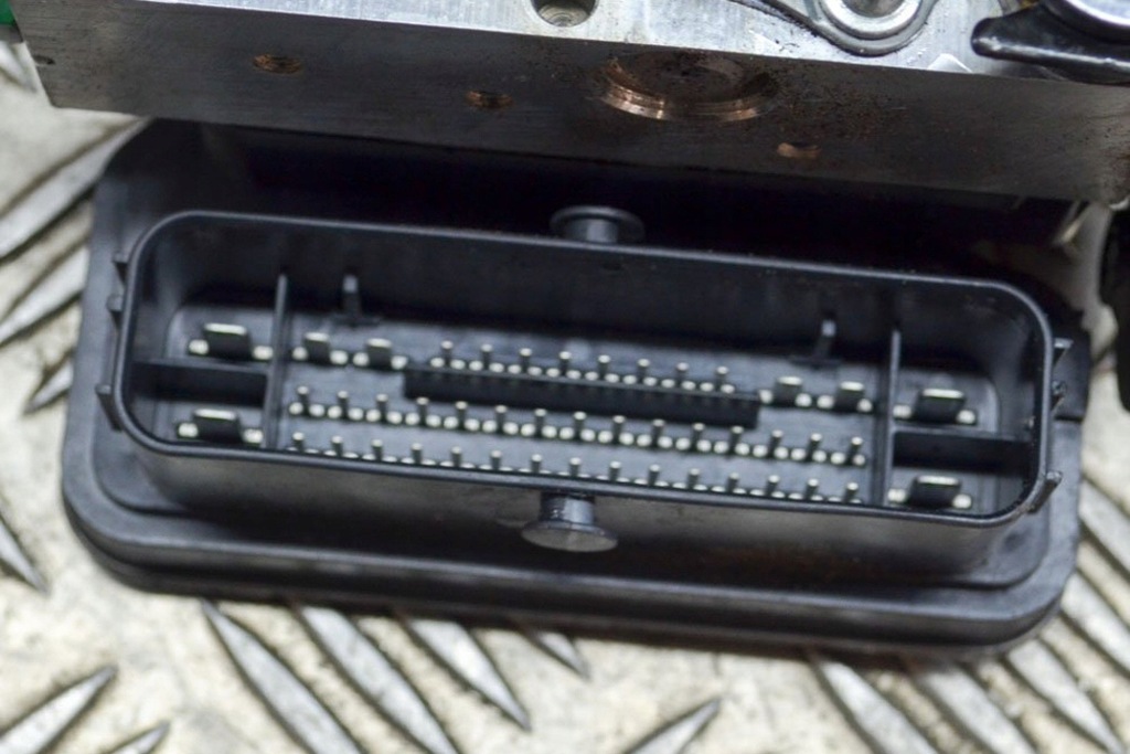 фото №5, Jaguar f-pace x761 2.0 d abs насос i модуль управляющий lx73-14f447-ae 132kw 2