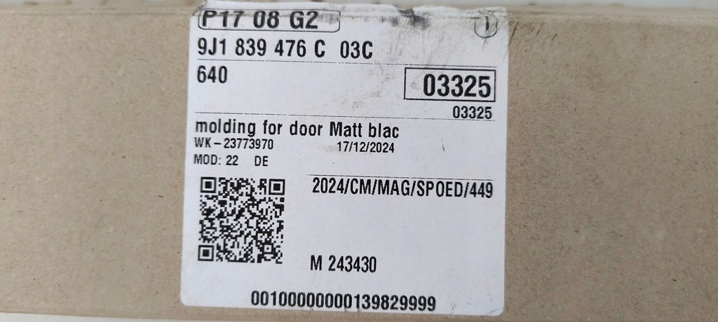 фото №8, Молдинг оздоблювальна віконна двері правий задня porsche taycan 9j1839476c