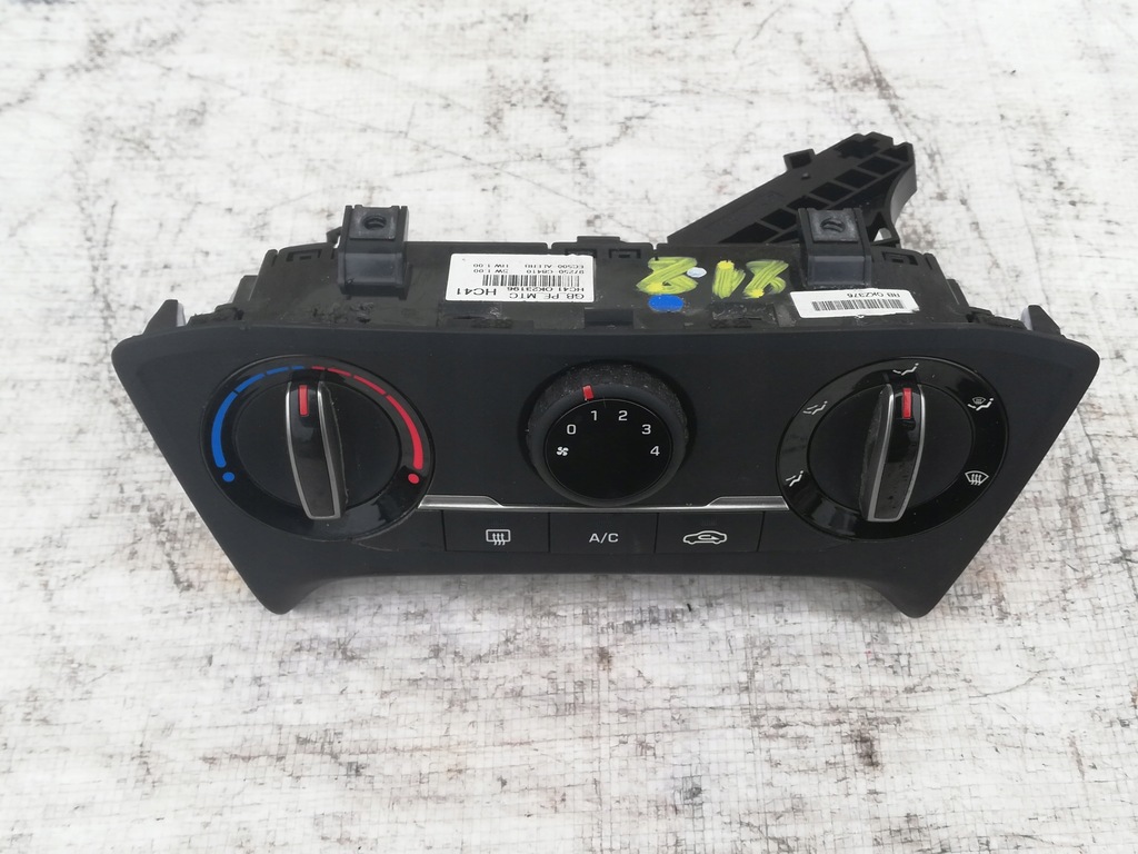 фото №1, Панель кондиционера hyundai i20 ii 14-19