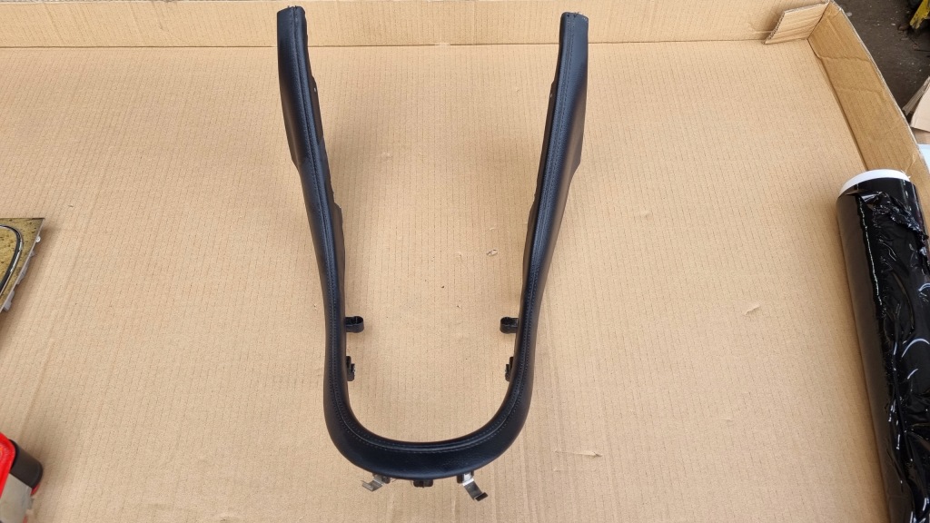 фото №1, Защита заглушка туннель среднего mercedes w219 c219 cls czarna