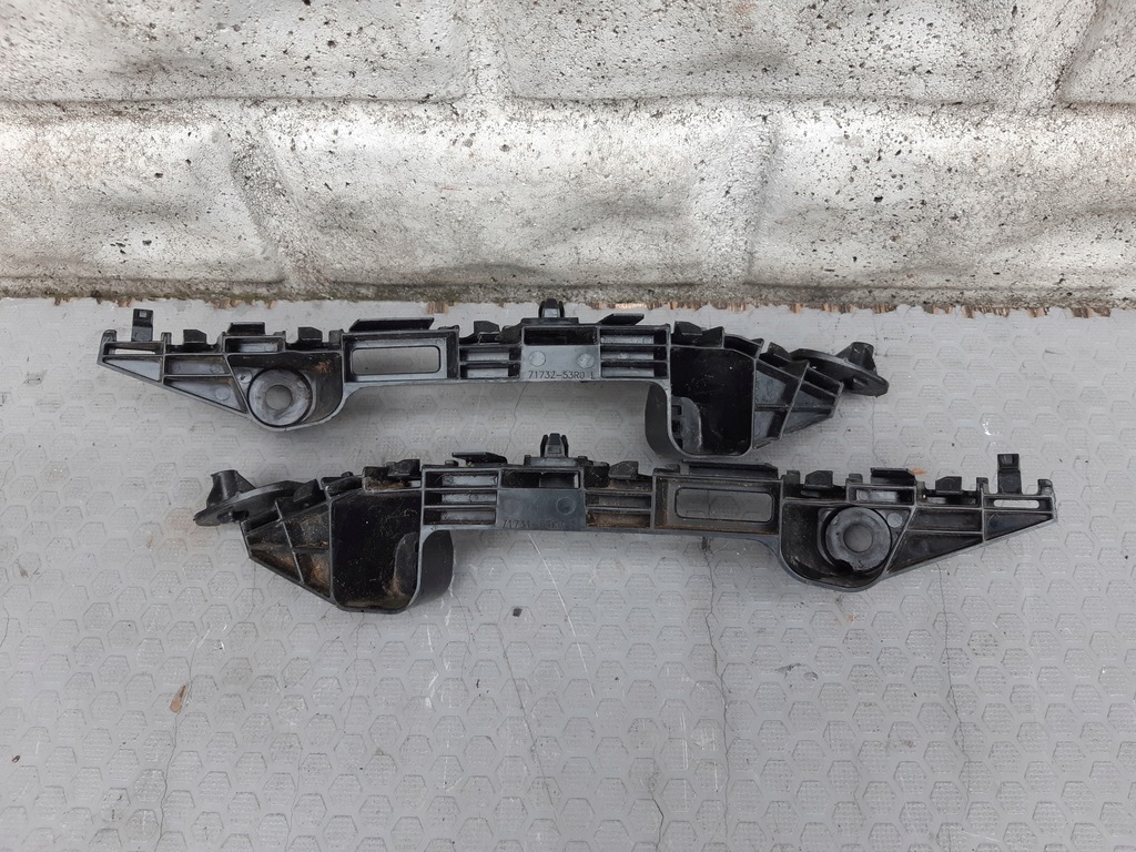 фото №1, Suzuki swift mk8 17- напрямна бампера кронштейн r