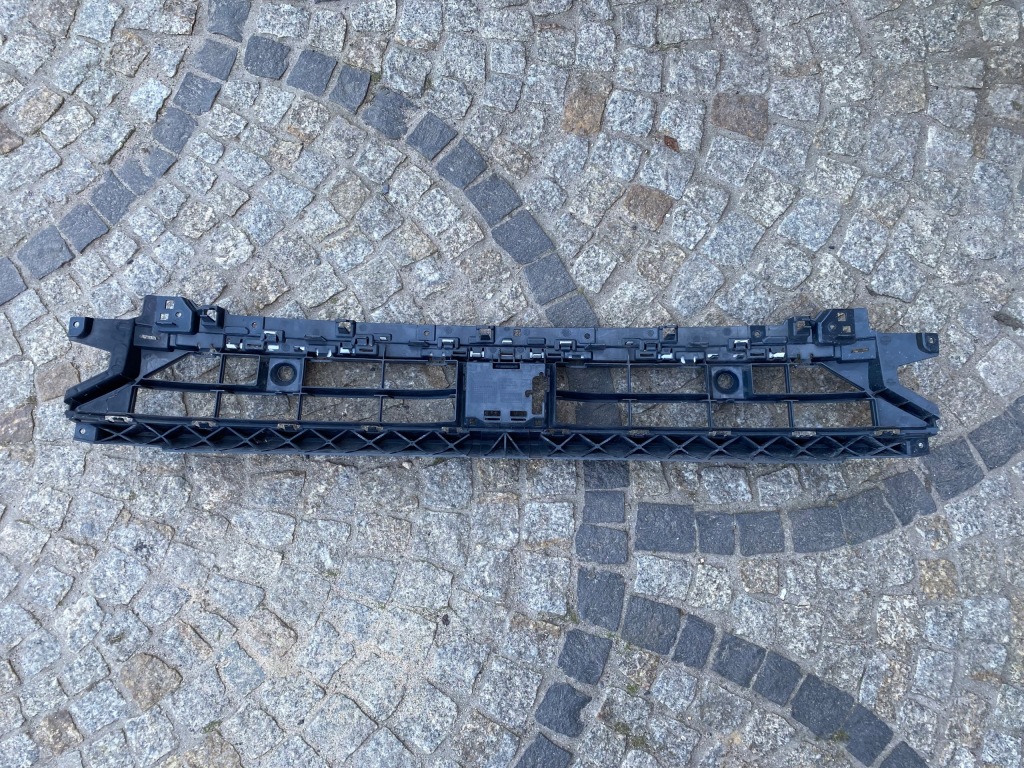 Купить Audi q3 s line 83a решётка средняя бампера перед 83a807683c оригинал