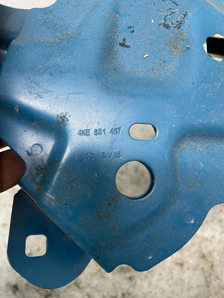 Купити Кронштейн audi e-tron 18-