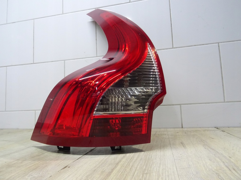 фото №1, Volvo xc60 lift лампа левая задняя левый задняя 31323034