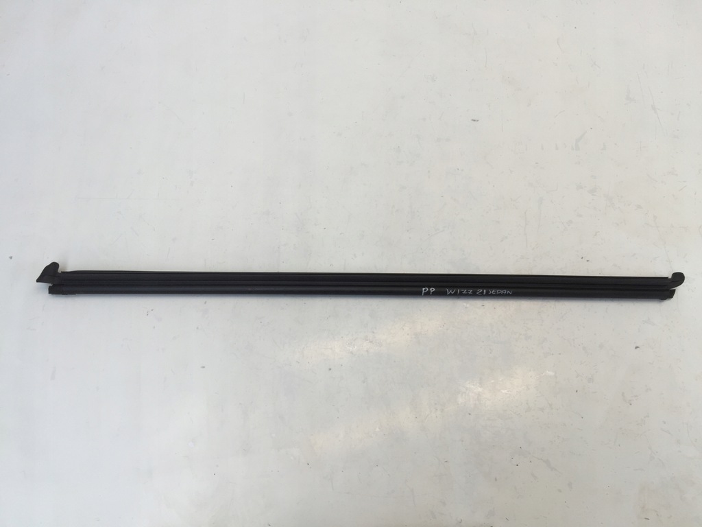 фото №1, Mercedes a w177 2021 молдинг дверь правый перед