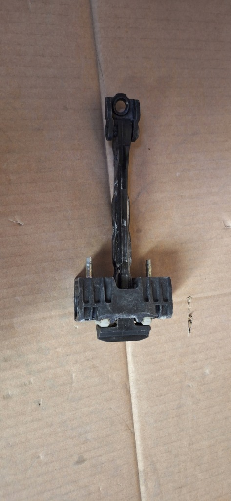 Купить Volvo оригинальный номер 31298466 ограничитель дверь