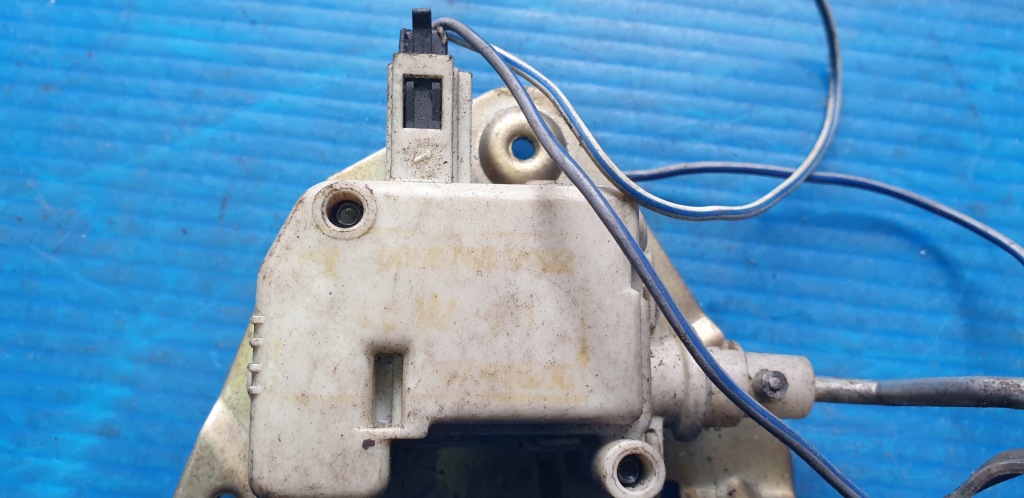 фото №3, Smart fortwo 450 привод крышка заливной топлива