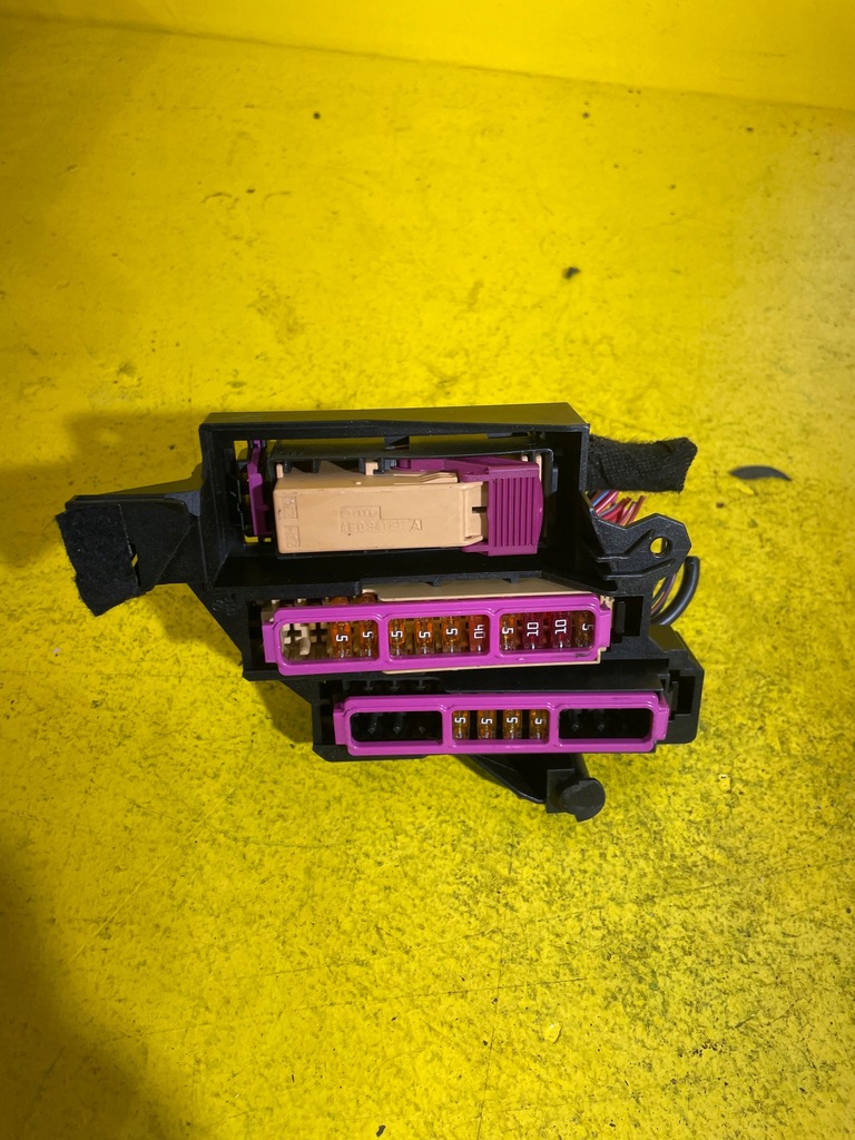 фото №1, Audi a4 b8 - предохранители