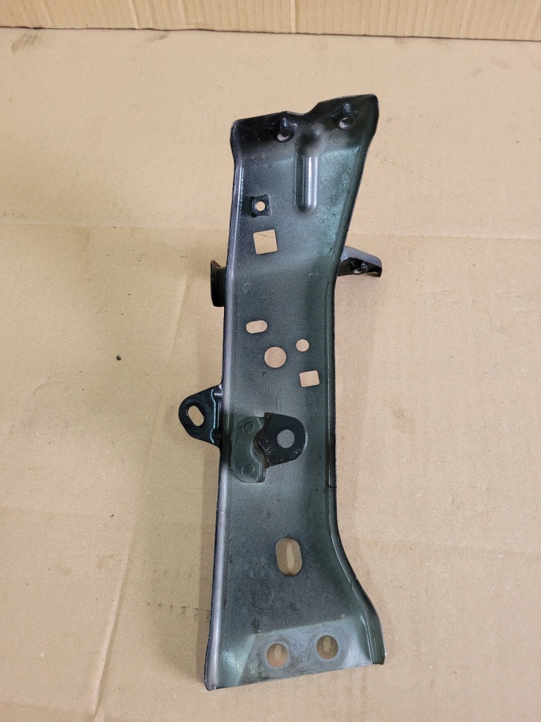 фото №4, Mazda 3 напрямна кронштейн крила ліва