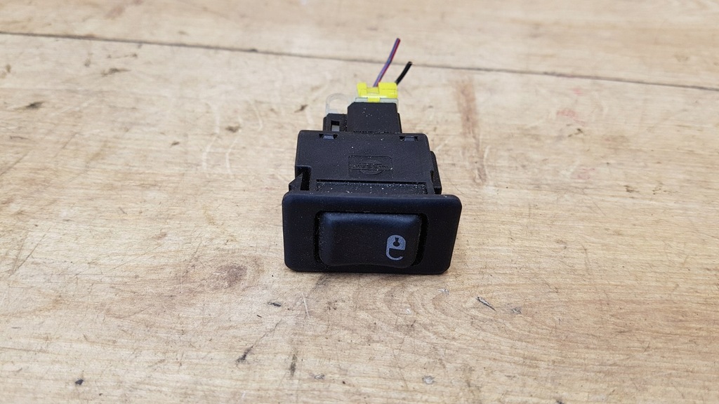 фото №1, Переключатель блокировка дверь nissan primera p11