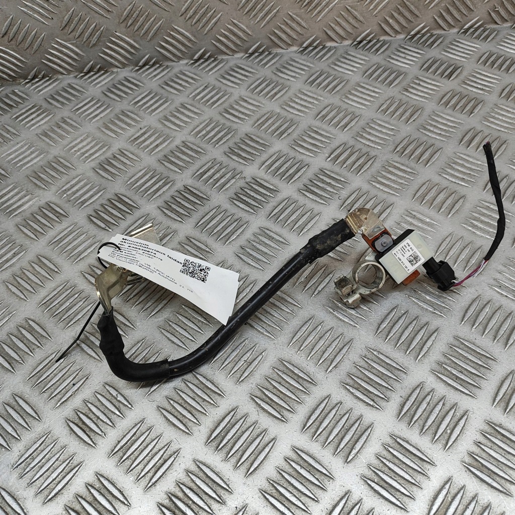 фото №1, Volkswagen t-roc 2023 минус / клемма / шланг аккумулятор