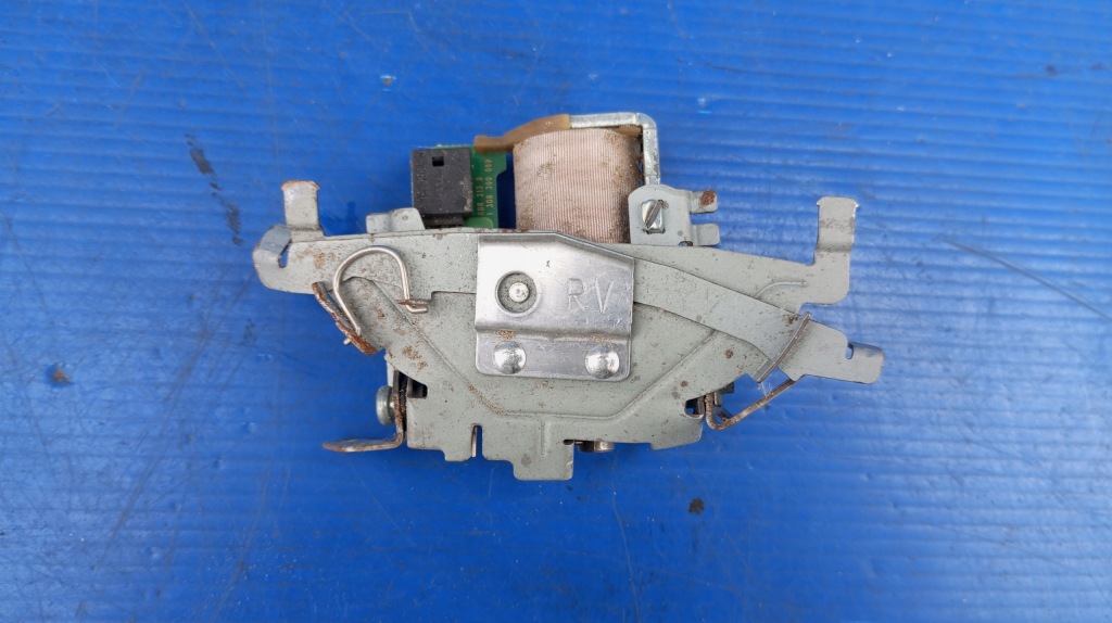 1307210011 электроклапан фонари перед ксенон bmw e46 Оригинал